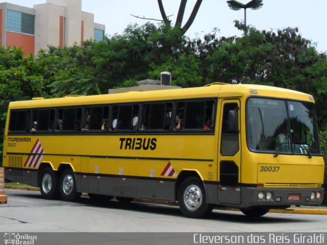 Viação Itapemirim 30037 na cidade de São Paulo, São Paulo, Brasil, por Cleverson dos Reis Giraldi. ID da foto: 1529536.