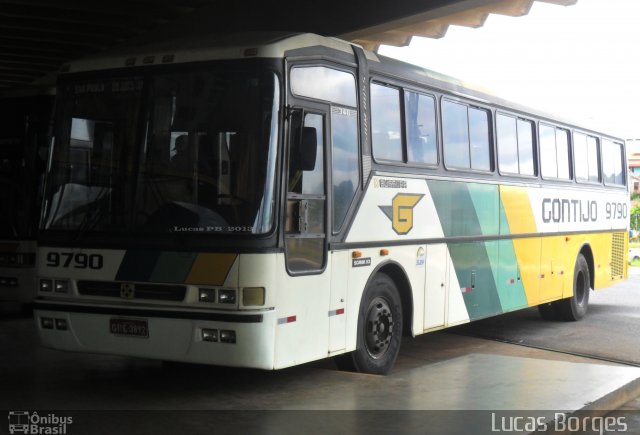Empresa Gontijo de Transportes 9790 na cidade de Araxá, Minas Gerais, Brasil, por Lucas Borges . Número da foto: #1531954.