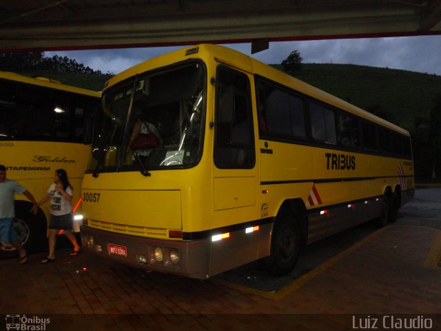 Viação Itapemirim 30057 na cidade de Queluz, São Paulo, Brasil, por Luiz Claudio . Número da foto: #1533923.