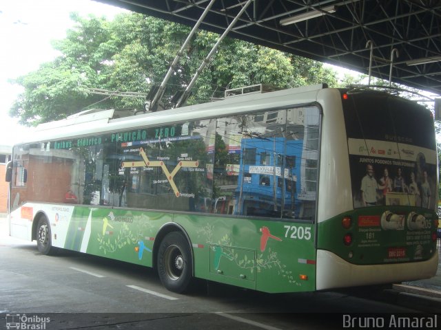 Metra - Sistema Metropolitano de Transporte 7205 na cidade de São Paulo, São Paulo, Brasil, por Bruno Amaral. ID da foto: 1538606.