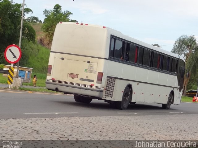 Ônibus Particulares  na cidade de Leopoldina, Minas Gerais, Brasil, por Johnattan Cerqueira. Número da foto: #1546838.