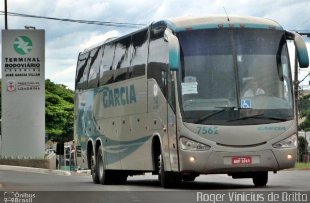 Viação Garcia 7562 na cidade de Londrina, Paraná, Brasil, por Roger Vinicius de Britto. Número da foto: #1508101.