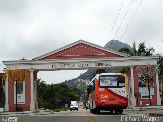 Petro Ita Transportes Coletivos de Passageiros 2044 na cidade de Petrópolis, Rio de Janeiro, Brasil, por Richard Wagner. ID da foto: 1509264.