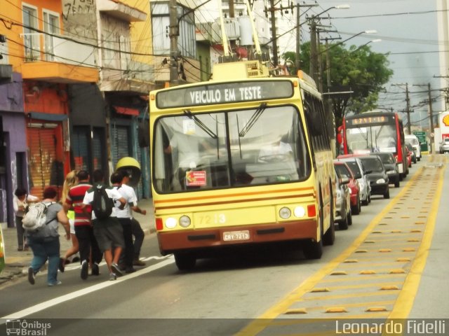 Metra - Sistema Metropolitano de Transporte 7213 na cidade de São Paulo, São Paulo, Brasil, por Leonardo Fidelli. Número da foto: #1563148.