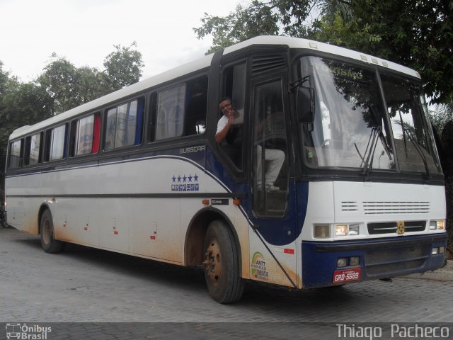 Ônibus Particulares 1450 na cidade de Januária, Minas Gerais, Brasil, por Thiago  Pacheco. Número da foto: #1566621.