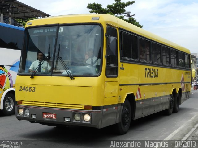 Viação Itapemirim 24063 na cidade de Rio de Janeiro, Rio de Janeiro, Brasil, por Alexandre  Magnus. Número da foto: #1569422.