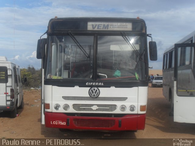 Ônibus Particulares LCD7563 na cidade de Casa Nova, Bahia, Brasil, por Paulo Renne. Número da foto: #1567350.