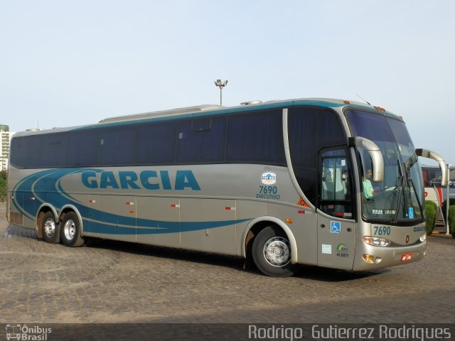 Viação Garcia 7690 na cidade de Londrina, Paraná, Brasil, por Rodrigo  Gutierrez Rodrigues. Número da foto: #1573918.