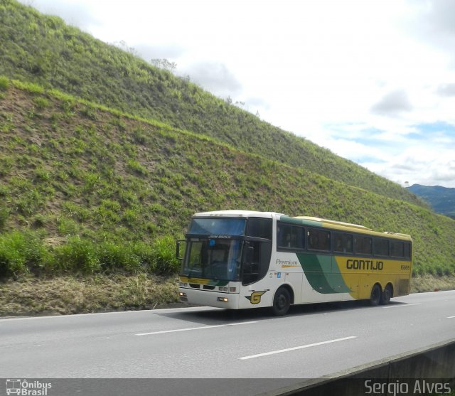 Empresa Gontijo de Transportes 15655 na cidade de Itapeva, Minas Gerais, Brasil, por Sergio Alves. ID da foto: 1573678.