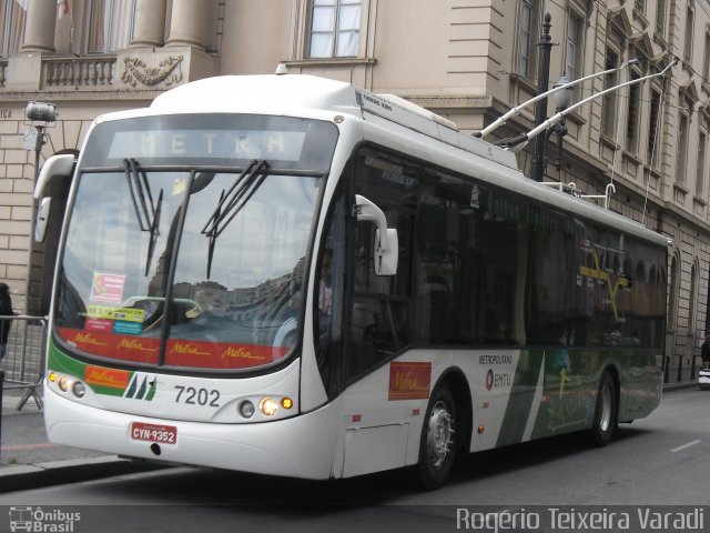 Metra - Sistema Metropolitano de Transporte 7202 na cidade de São Paulo, São Paulo, Brasil, por Rogério Teixeira Varadi. Número da foto: #1574536.
