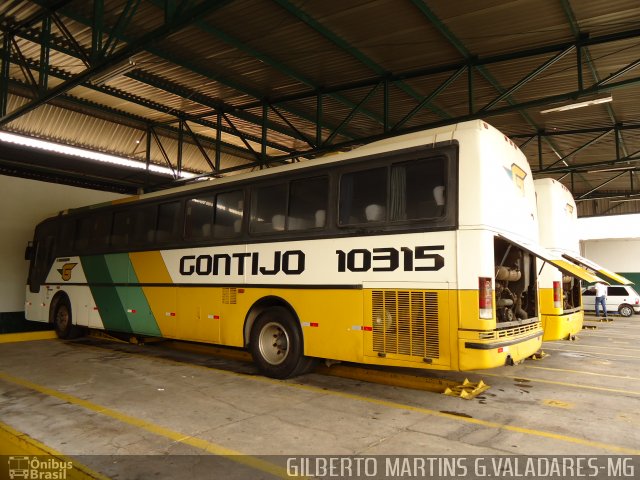 Empresa Gontijo de Transportes 10315 na cidade de Governador Valadares, Minas Gerais, Brasil, por Gilberto Martins. ID da foto: 1574524.