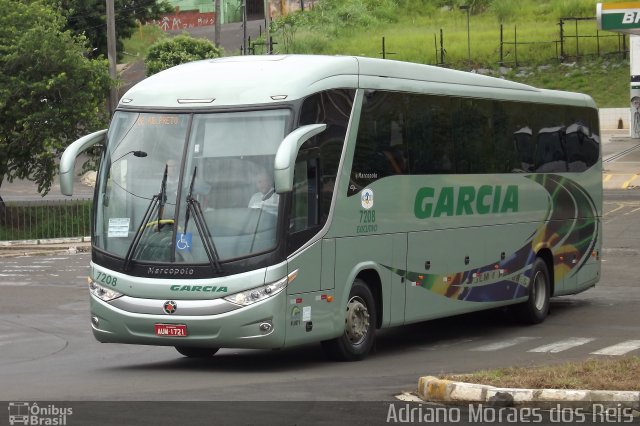 Viação Garcia 7208 na cidade de Bauru, São Paulo, Brasil, por Adriano Moraes dos Reis. Número da foto: #1514721.