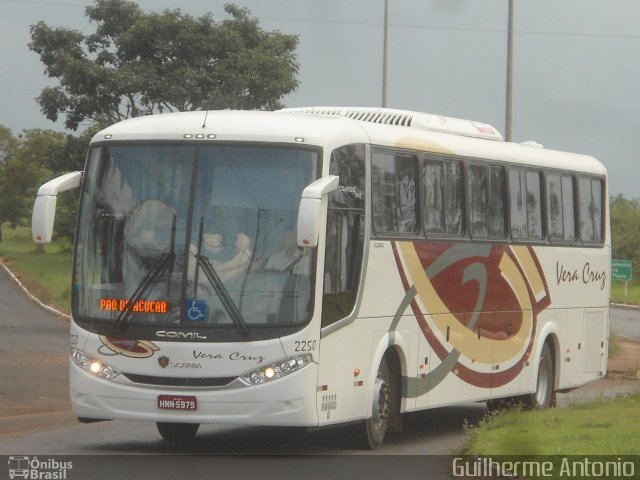 Vera Cruz Transporte e Turismo 2250 na cidade de Araxá, Minas Gerais, Brasil, por Guilherme Antonio. ID da foto: 1515962.