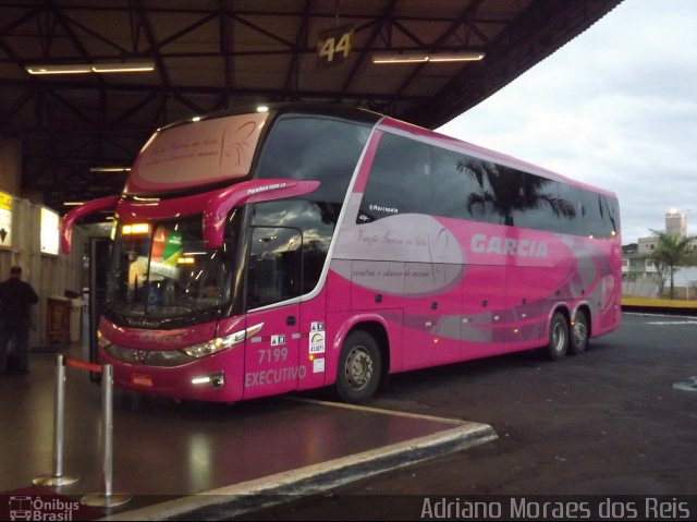 Viação Garcia 7199 na cidade de Londrina, Paraná, Brasil, por Adriano Moraes dos Reis. Número da foto: #2101835.