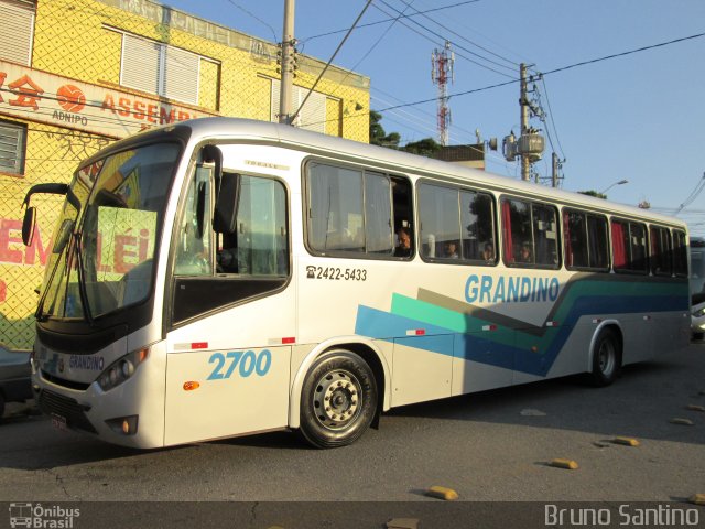 Grandino Transportes 2700 na cidade de Taboão da Serra, São Paulo, Brasil, por Bruno Santino. Número da foto: #2105699.