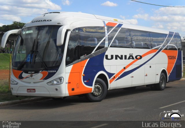 Expresso União 10254 na cidade de Araxá, Minas Gerais, Brasil, por Lucas Borges . Número da foto: #2110578.