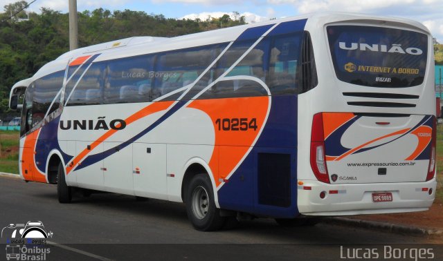 Expresso União 10254 na cidade de Araxá, Minas Gerais, Brasil, por Lucas Borges . Número da foto: #2110586.