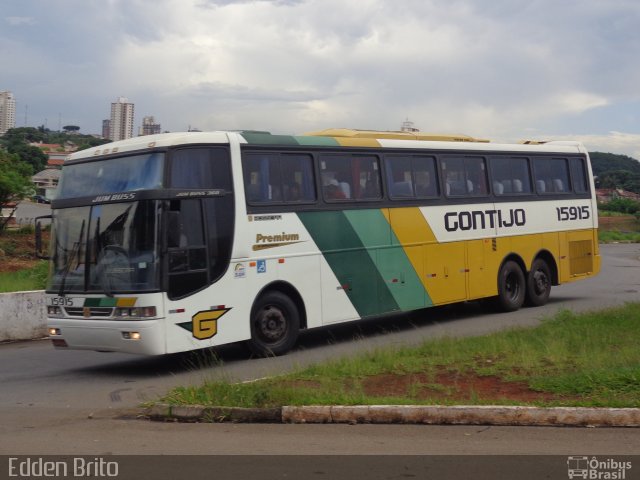 Empresa Gontijo de Transportes 15915 na cidade de Anápolis, Goiás, Brasil, por Edden Brito. ID da foto: 2111476.