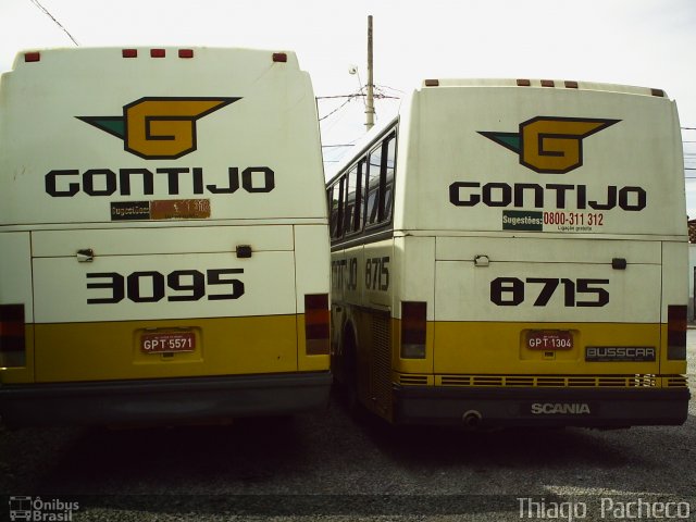 Empresa Gontijo de Transportes 8715 na cidade de Januária, Minas Gerais, Brasil, por Thiago  Pacheco. ID da foto: 2118567.