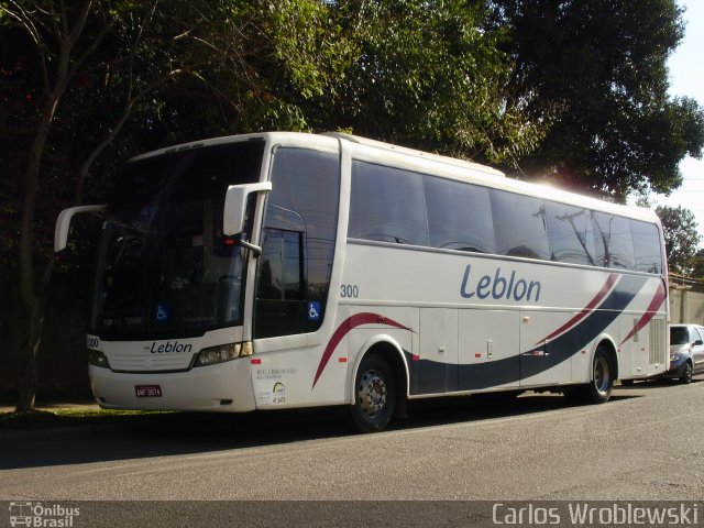 Leblon Turismo 300 na cidade de São José dos Pinhais, Paraná, Brasil, por Carlos Wroblewski. Número da foto: #2085643.