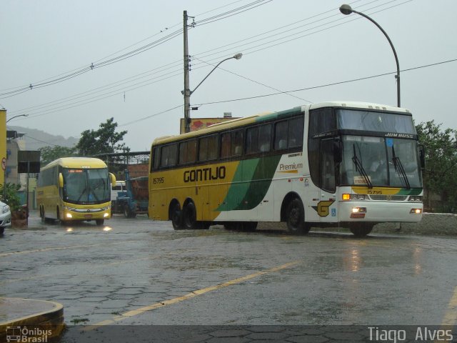 Empresa Gontijo de Transportes 15795 na cidade de Coronel Fabriciano, Minas Gerais, Brasil, por Tiago  Alves. ID da foto: 2123549.