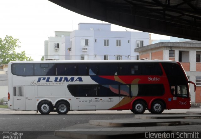 Pluma Conforto e Turismo 7006 na cidade de Santa Maria, Rio Grande do Sul, Brasil, por Cleverton Schmitt. Número da foto: #2126220.