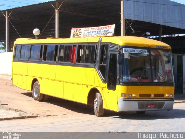 Ônibus Particulares 1590 na cidade de Januária, Minas Gerais, Brasil, por Thiago  Pacheco. ID da foto: 2128891.