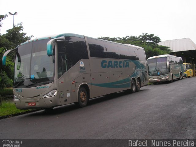 Viação Garcia 7502 na cidade de Arapongas, Paraná, Brasil, por Rafael Nunes Pereira. ID da foto: 2129051.