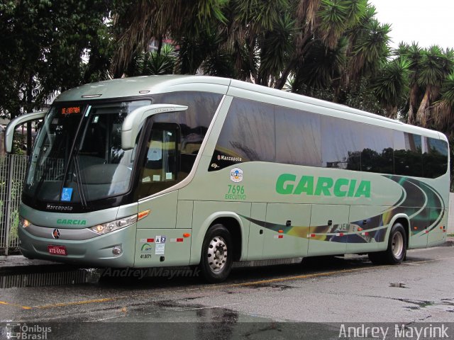 Viação Garcia 7696 na cidade de Curitiba, Paraná, Brasil, por Andrey Gustavo. Número da foto: #2133387.