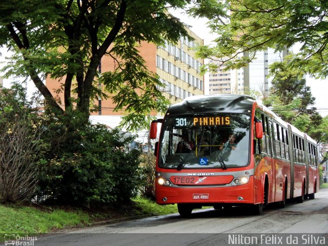 Expresso Azul 17E02 na cidade de Curitiba, Paraná, Brasil, por Nilton Félix da Silva. Número da foto: #2088368.