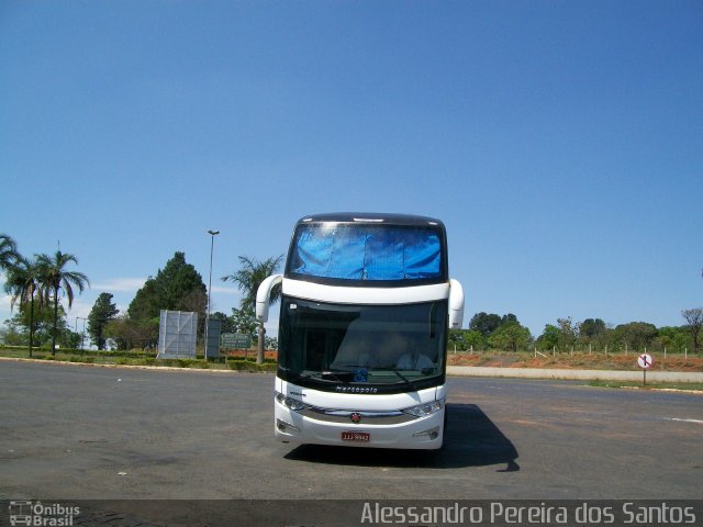 Ônibus Particulares 9942 na cidade de Araguari, Minas Gerais, Brasil, por Alessandro Pereira dos Santos. Número da foto: #2095054.