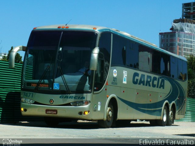 Viação Garcia 7471 na cidade de Curitiba, Paraná, Brasil, por Edivaldo Carvalho. Número da foto: #2094490.