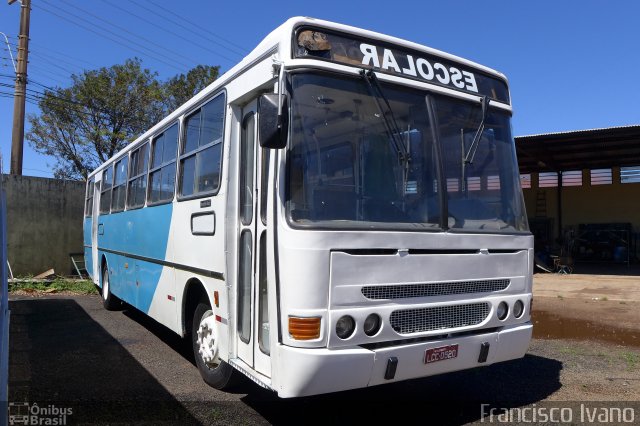 Ônibus Particulares 0520 na cidade de Assis, São Paulo, Brasil, por Francisco Ivano. Número da foto: #2095448.