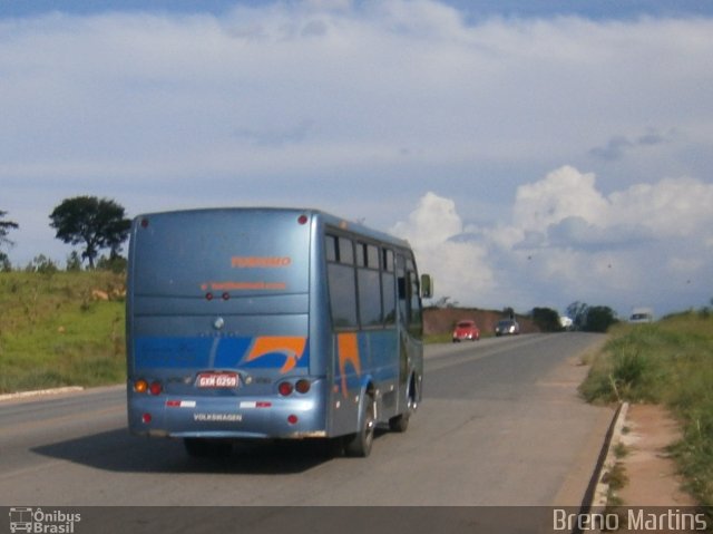 Ônibus Particulares GXH0259 na cidade de Nova Serrana, Minas Gerais, Brasil, por Breno Martins. Número da foto: #2100513.