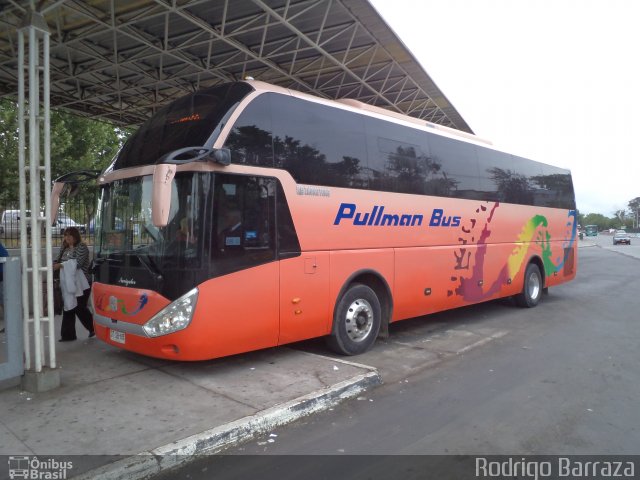 Pullman Bus 2012 na cidade de Santiago, Santiago, Metropolitana de Santiago, Chile, por Rodrigo Barraza. ID da foto: 2171709.