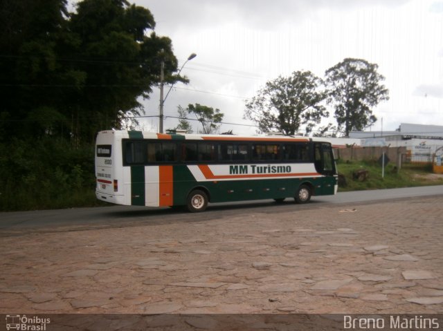 Ônibus Particulares 2000 na cidade de Diamantina, Minas Gerais, Brasil, por Breno Martins. Número da foto: #2173982.