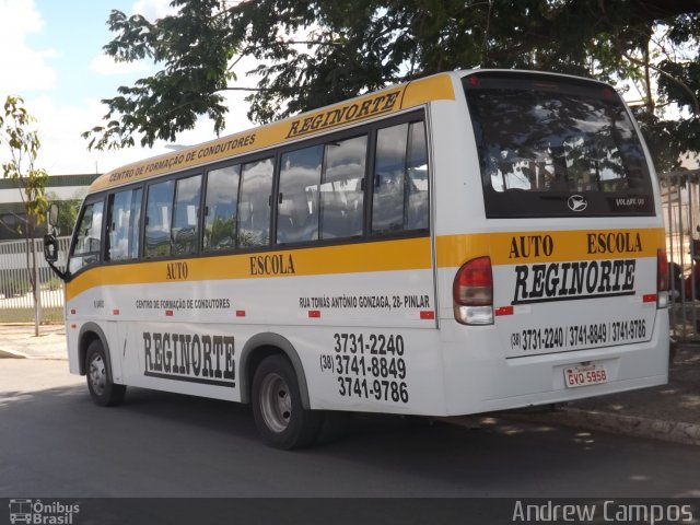 Auto-Escola Reginorte 01 na cidade de Várzea da Palma, Minas Gerais, Brasil, por Andrew Campos. ID da foto: 2186391.