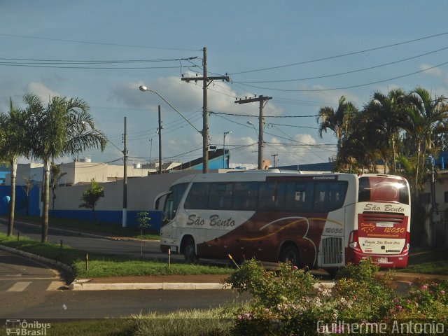 Viação São Bento Ribeirão Preto 12050 na cidade de Araxá, Minas Gerais, Brasil, por Guilherme Antonio. Número da foto: #2149488.