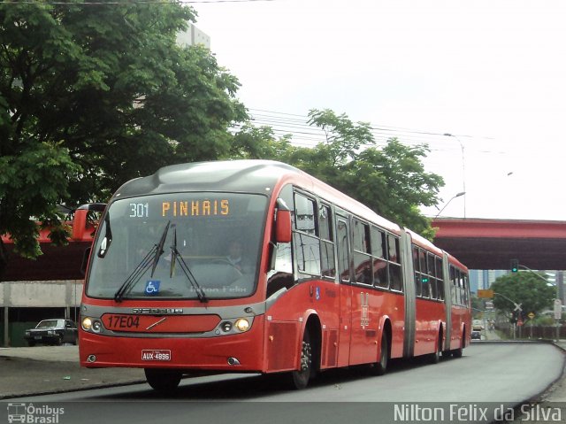 Expresso Azul 17E04 na cidade de Curitiba, Paraná, Brasil, por Nilton Félix da Silva. Número da foto: #2186662.