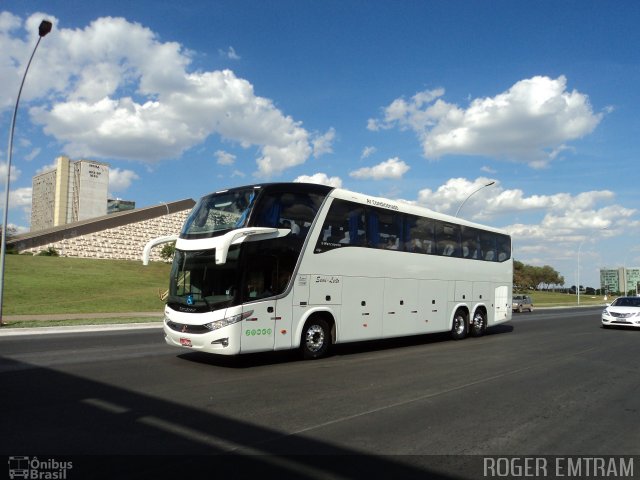 Ônibus Particulares 9942 na cidade de Brasília, Distrito Federal, Brasil, por Roger Emtram & Lara Busologa. Número da foto: #2186512.