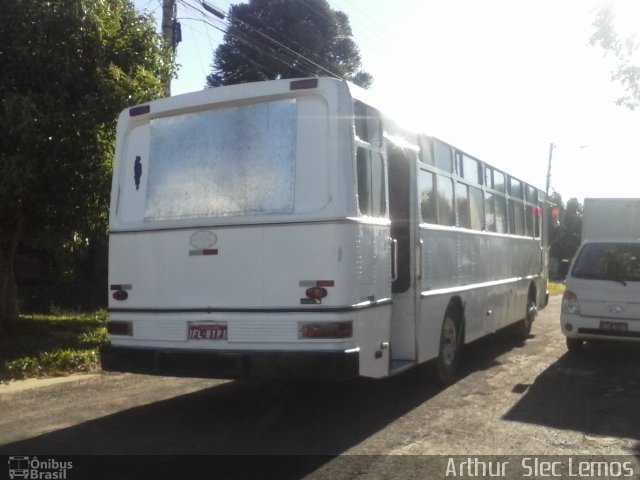 Ônibus Particulares 111 na cidade de Alvorada, Rio Grande do Sul, Brasil, por Arthur  Slec Lemos. Número da foto: #2187275.