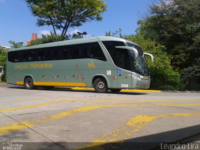 Viação Itapemirim 250 na cidade de São Paulo, São Paulo, Brasil, por Leandro Lira. Número da foto: #2187035.