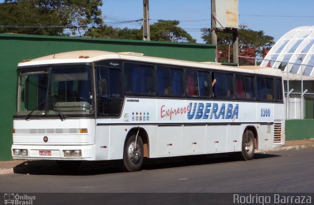 Expresso Uberaba 1900 na cidade de Belo Horizonte, Minas Gerais, Brasil, por Rodrigo Barraza. ID da foto: 2191015.