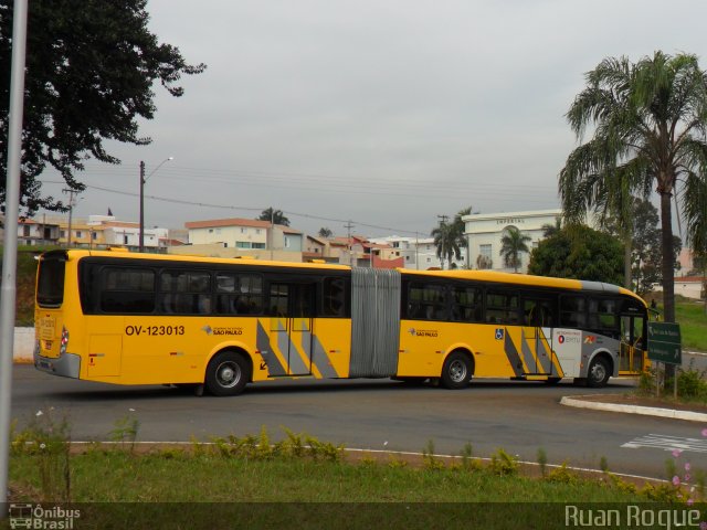 Auto Viação Ouro Verde OV-123013 na cidade de Americana, São Paulo, Brasil, por Ruan Roque. Número da foto: #2192933.