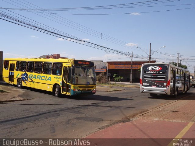 Viação Garcia 7508 na cidade de Apucarana, Paraná, Brasil, por Robson Alves. Número da foto: #2199523.