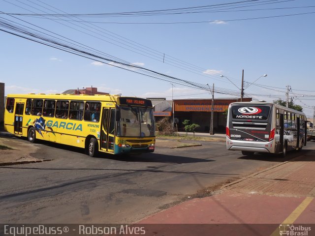 Viação Garcia 7508 na cidade de Apucarana, Paraná, Brasil, por Robson Alves. ID da foto: 2199523.