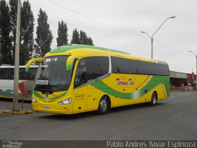 Buses Terma Tur FXVR95 na cidade de Santa Cruz, Colchagua, Libertador General Bernardo O'Higgins, Chile, por Pablo Andres Yavar Espinoza. Número da foto: #2204469.