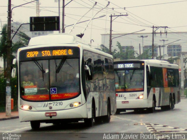Metra - Sistema Metropolitano de Transporte 7210 na cidade de São Bernardo do Campo, São Paulo, Brasil, por Adam Xavier Rodrigues Lima. Número da foto: #2151124.