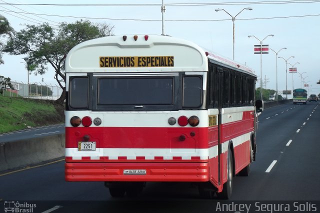 Transportes Ojo de Agua HB 2251 na cidade de Flores, Heredia, Costa Rica, por Andrey Segura Solís. Número da foto: #2157944.