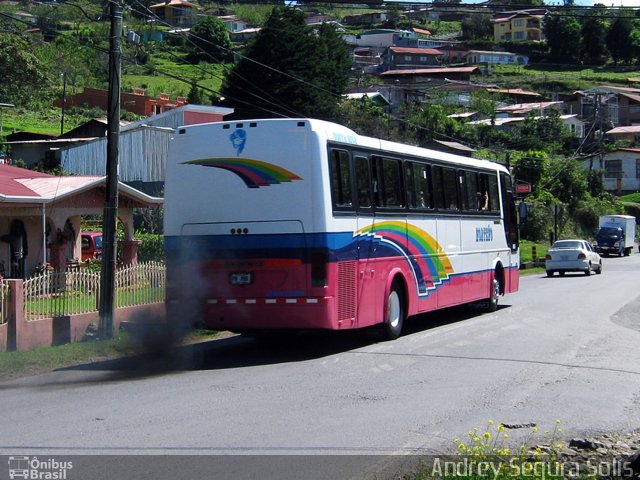 Autotransportes San José a Venecia 31 na cidade de Zarcero, Alajuela, Costa Rica, por Andrey Segura Solís. Número da foto: #2160889.